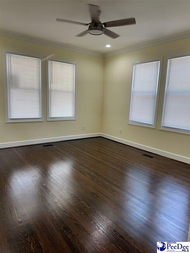 Foto del edificio - 203 S Franklin Dr