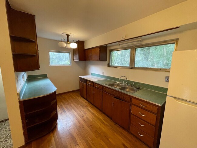Building Photo - Great 2nd Floor 2 Bedroom, 1 Bath In Duckpond