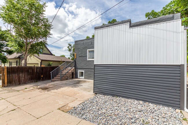 Building Photo - 3315 E 38th Ave