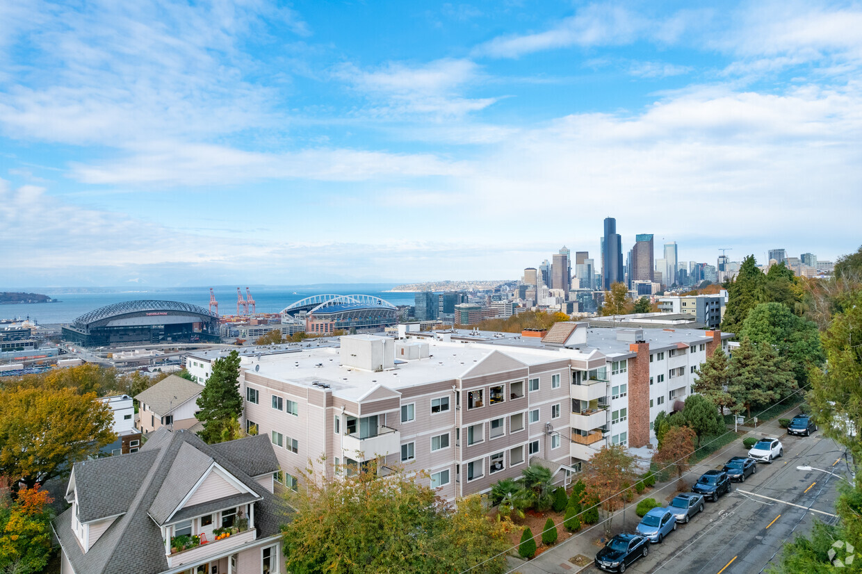 Primary Photo - Seattle View Apartments