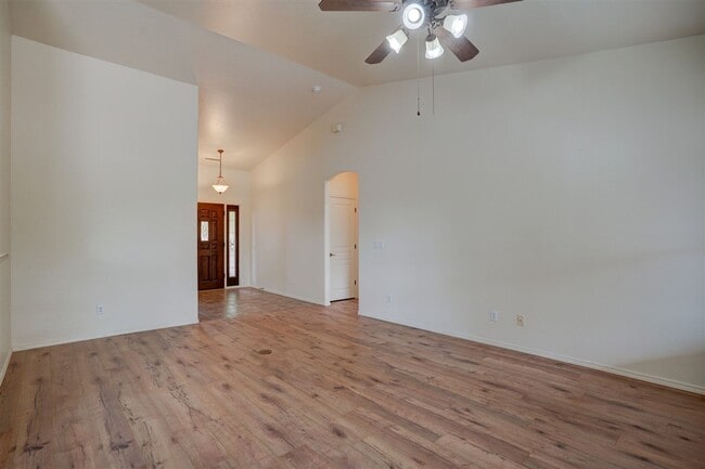 Building Photo - 3 Bedroom, 2 Bath Home in Chino Valley!