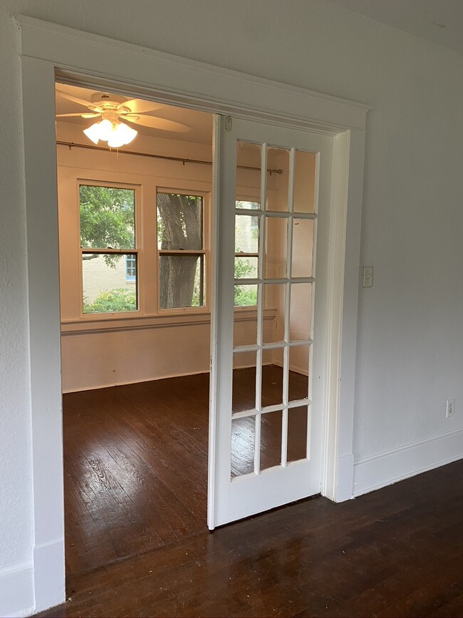 Building Photo - 609 N 15th St