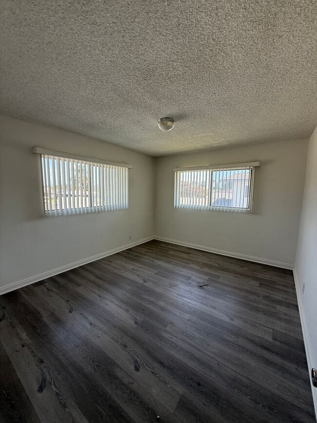 Interior Photo - R06-025-MF