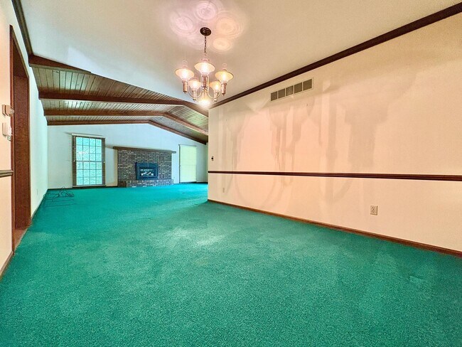 Building Photo - 21485 Wallen Dr
