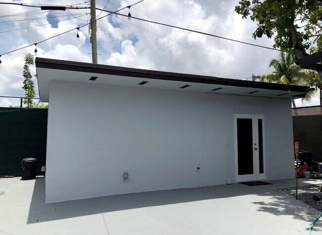 Building Photo - 118 NW 35th St