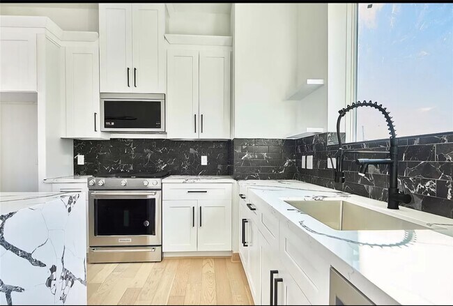 Foto del edificio - 2724 Rosalie St