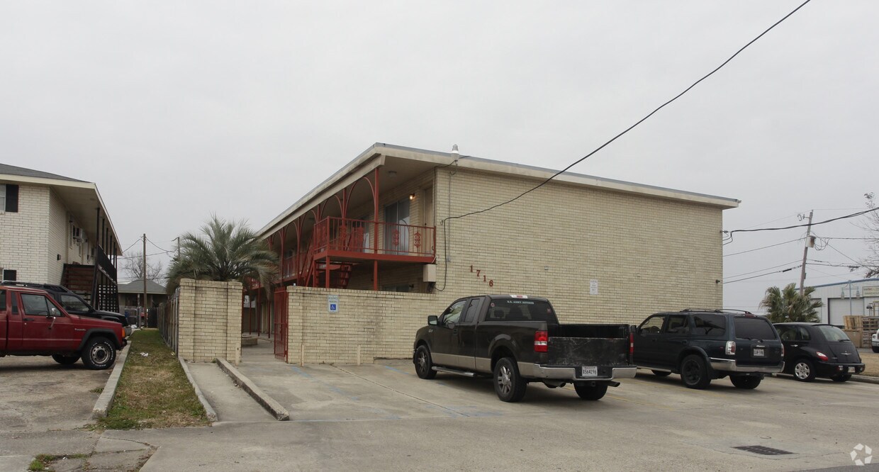 Primary Photo - 1716 Carrollton Ave