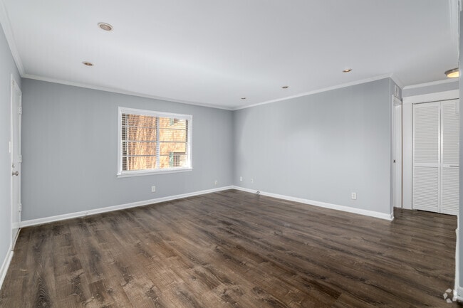 2BR, 2BA - 1,000SF - Living Room - 3057 Pharr Court