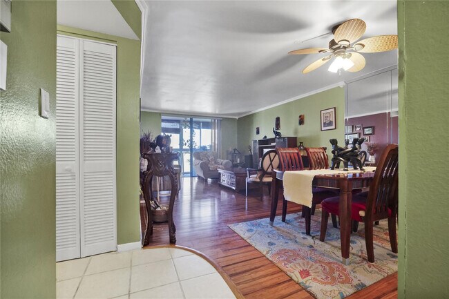 Foto del edificio - 2800 Somerset Dr