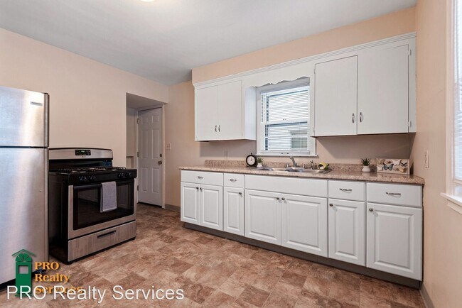 Foto del edificio - 3 br, 1 bath House - 1077 Selby Ave