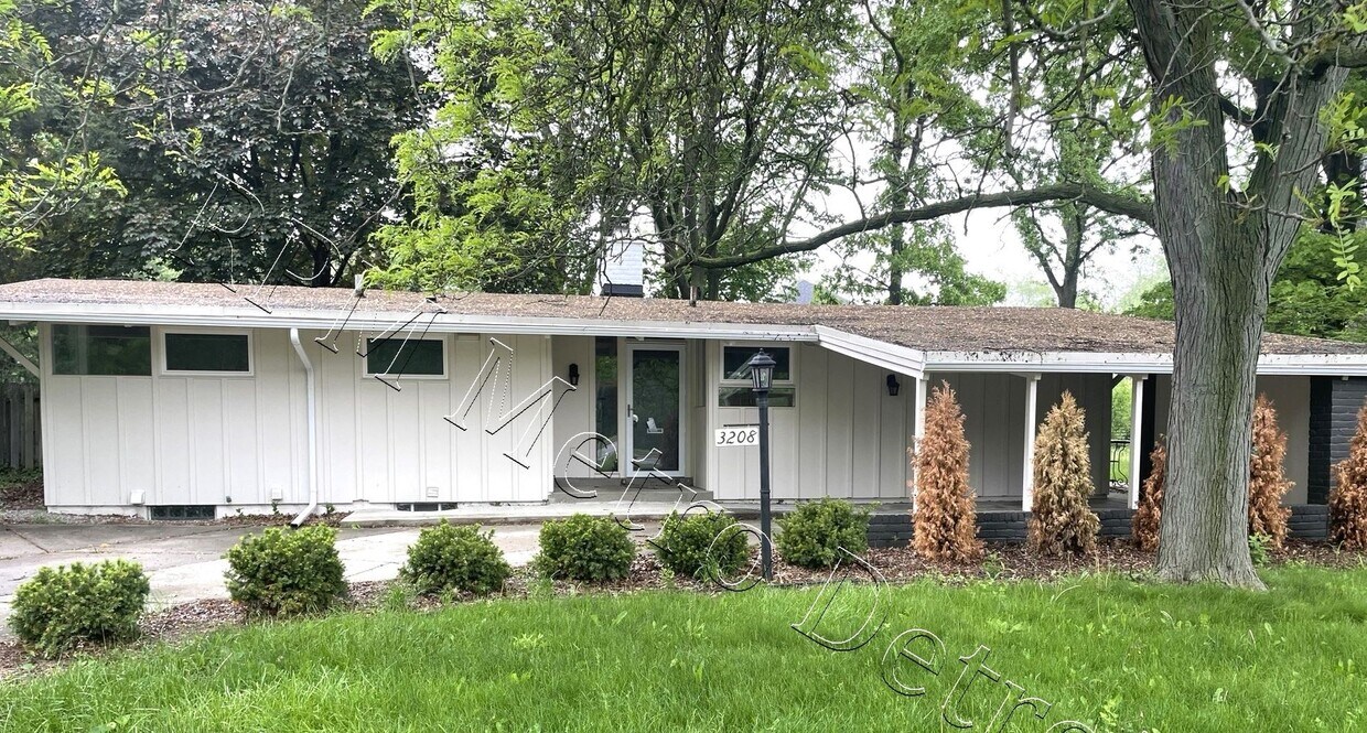 Foto principal - 3208 W Webster Rd
