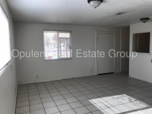 Foto del edificio - 4329 N Longview Ave