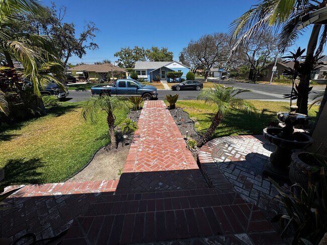 Foto del edificio - Three Bedroom Pool Home for Rent in Downey!