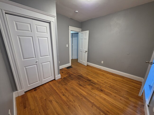 Building Photo - 10 Fox St