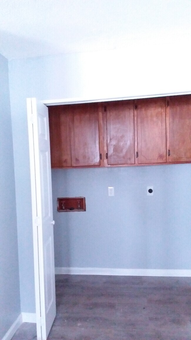 Foto del edificio - 847 S Laurel Ave