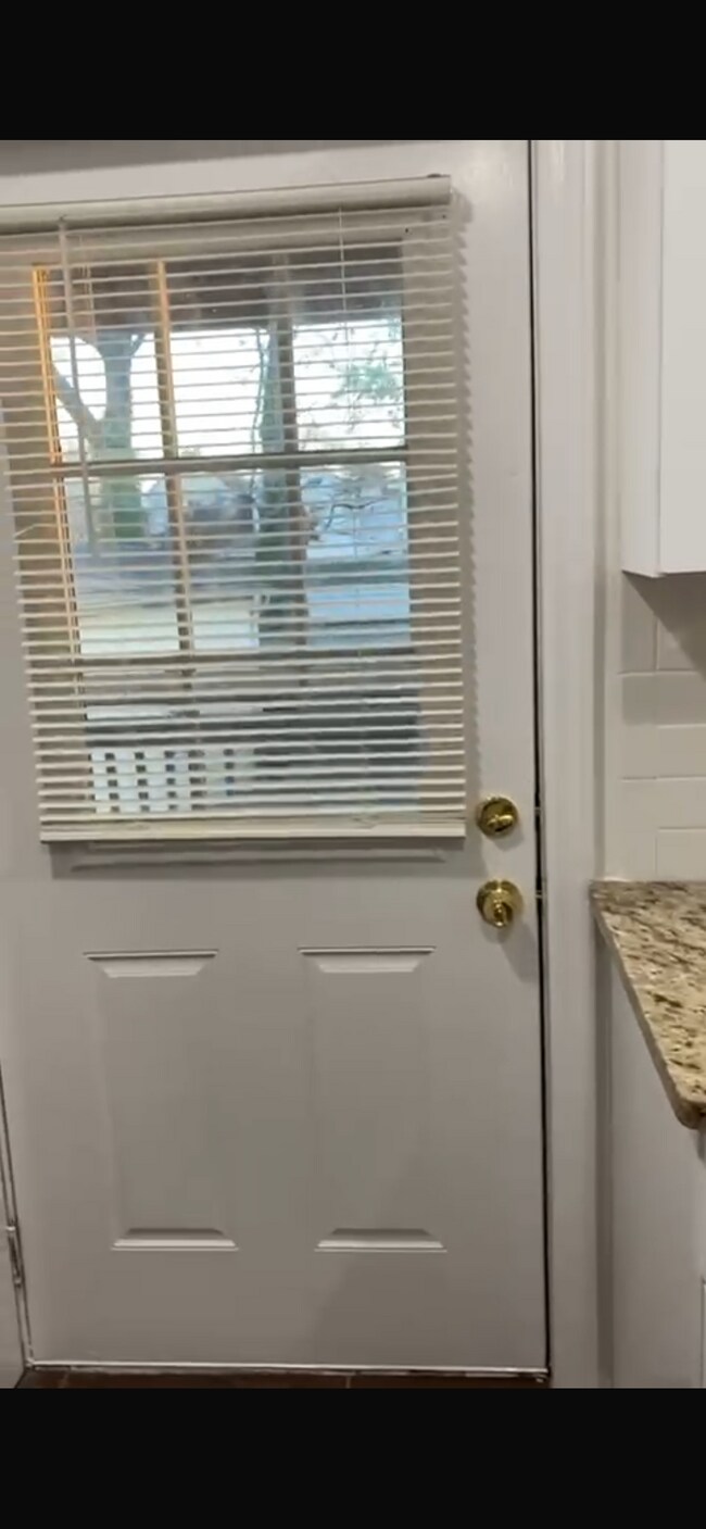 Photo - 832 Gibbons Ct House