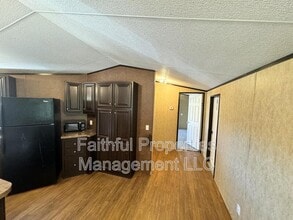 Building Photo - 10523 Shadow Wood Cir