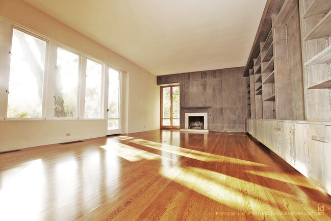 Building Photo - 3900 Sandhill Rd