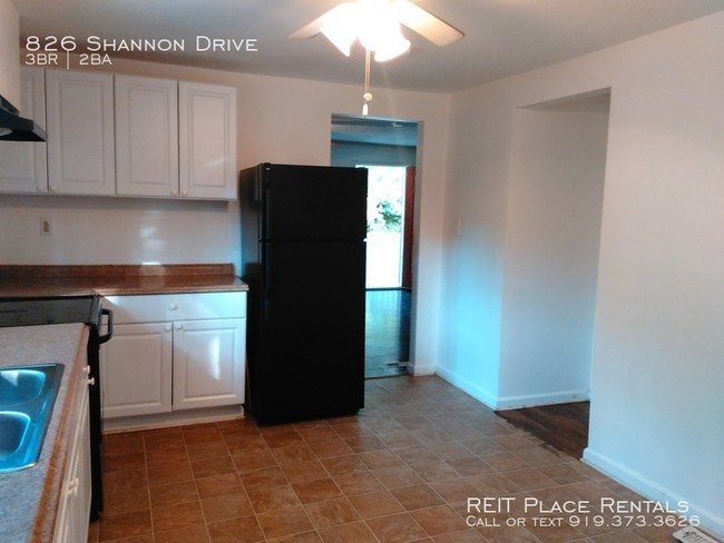 Foto del edificio - 826 Shannon Dr