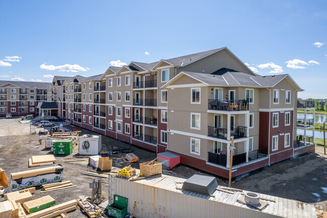 Building Photo - Central Creekside Villas