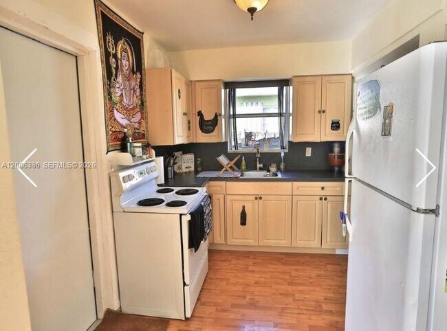 Foto del edificio - 2826 Monroe St