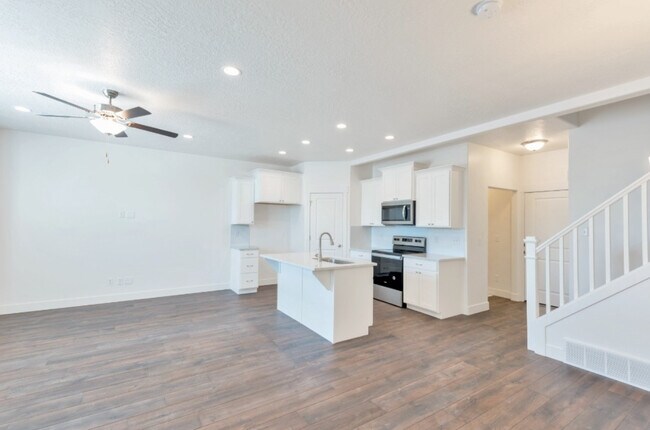 Kitchen / Living Room - 732 N 3940 W