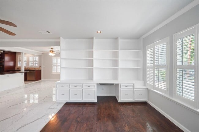 Building Photo - 6212 Community Dr