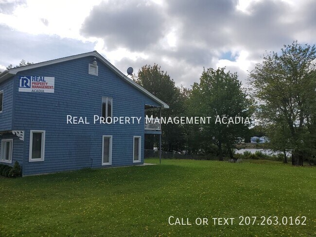 Building Photo - Spacious Home on Piscataquis River with Be...