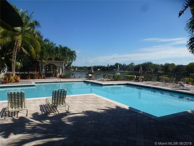 Foto del edificio - 2474 Centergate Dr