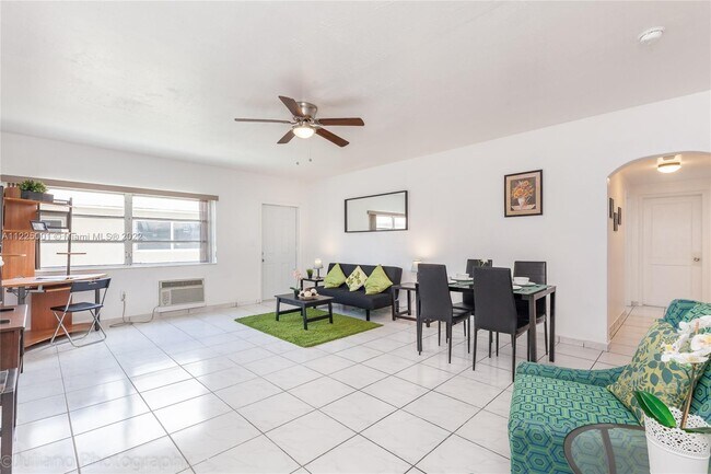 Building Photo - 1982 Marseille Dr