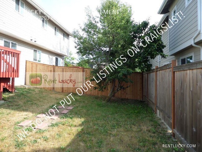Building Photo - 1512 S Puget Dr