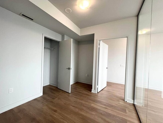 Building Photo - 1 Bed 1 Bath - Apartment
