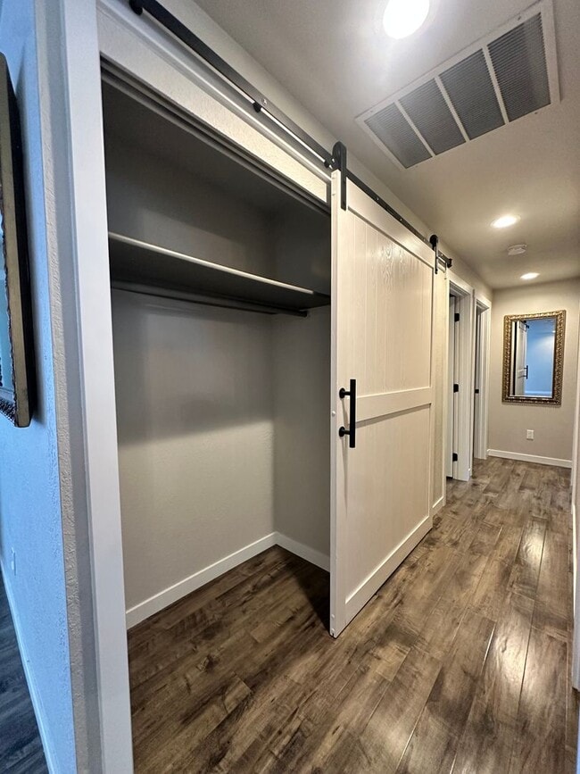 Foto del edificio - Beautifully Remodeled 3 Bedroom, 2 Bathroom Home – Move-In Ready!