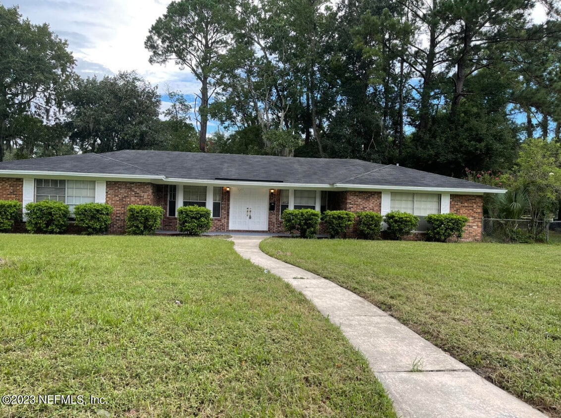 5391 Golf Course Dr, Jacksonville, FL 32277 House Rental in