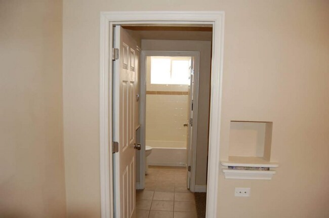Building Photo - 170 W 200 S