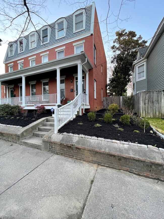 Building Photo - 1427 Porter St