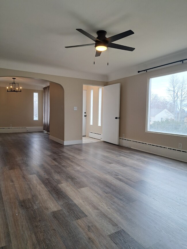 Building Photo - 1029 Yale Ave