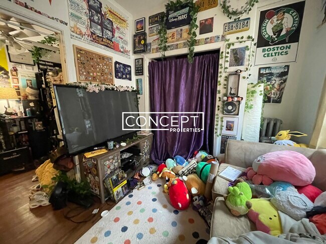 Building Photo - 64 Hemenway St