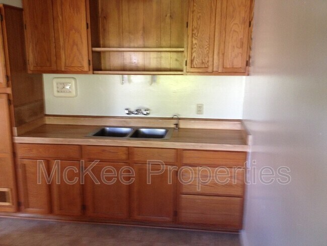 Foto del edificio - 6188 Stanley Dr