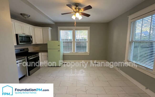 Foto del edificio - 1756 Lawrence Ave