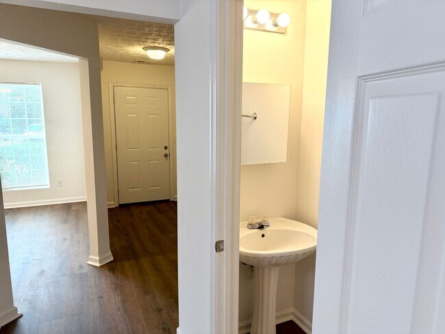 Foto del edificio - Welcome to this stunning 3-bedroom, 2.5-bathroom home located in the vibrant community of Decatur...