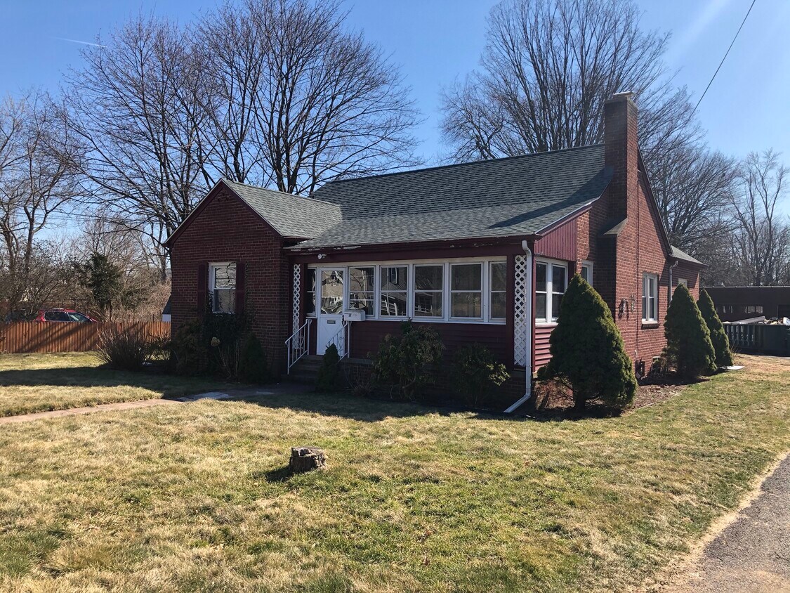 31 Day Spring Ave, Hamden, CT 06518 House Rental in Hamden, CT