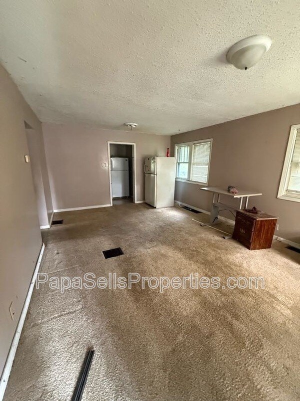 Foto del edificio - 2067 N Maple Ave