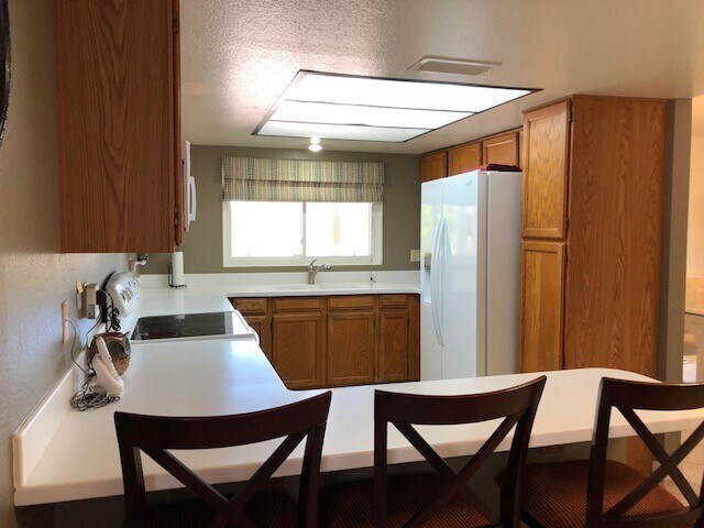 Foto del edificio - Large & Inviting Home in Leisure World.  A...