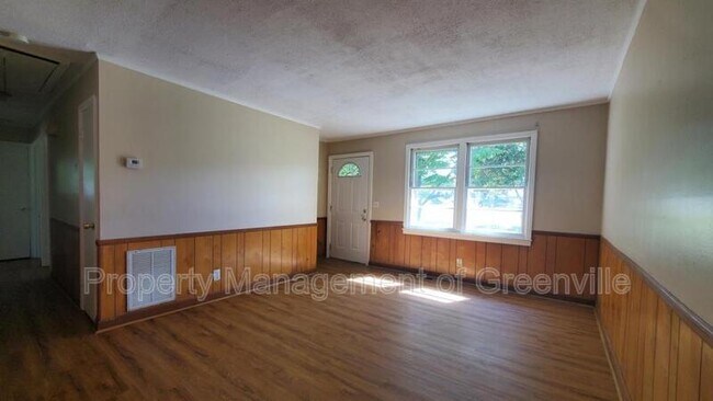 Building Photo - 26 Brownwood Dr