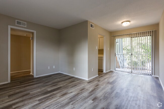 2 BR, 1 BA - 850 SF - Oaks of Moritz