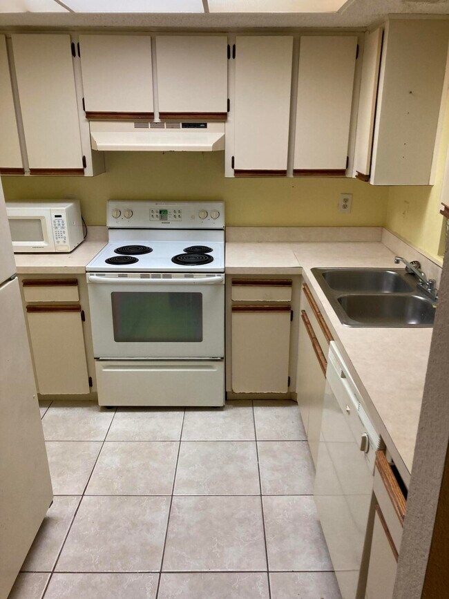 Building Photo - 1514 SE Royal Green Cir