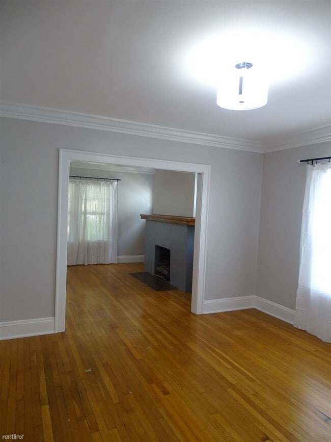 Building Photo - 6 br, 3 bath Duplex - 2217 Oakdale Road 2n...