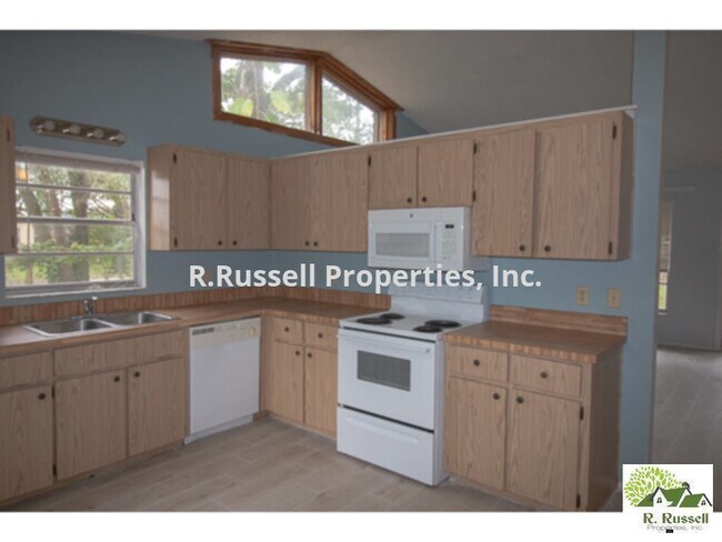 Building Photo - 971 Lake Ln