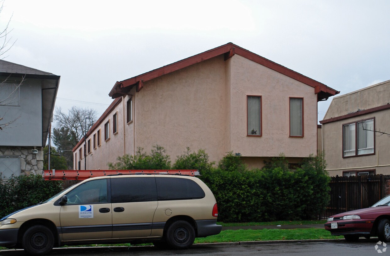 Building Photo - Marbella East Apartments